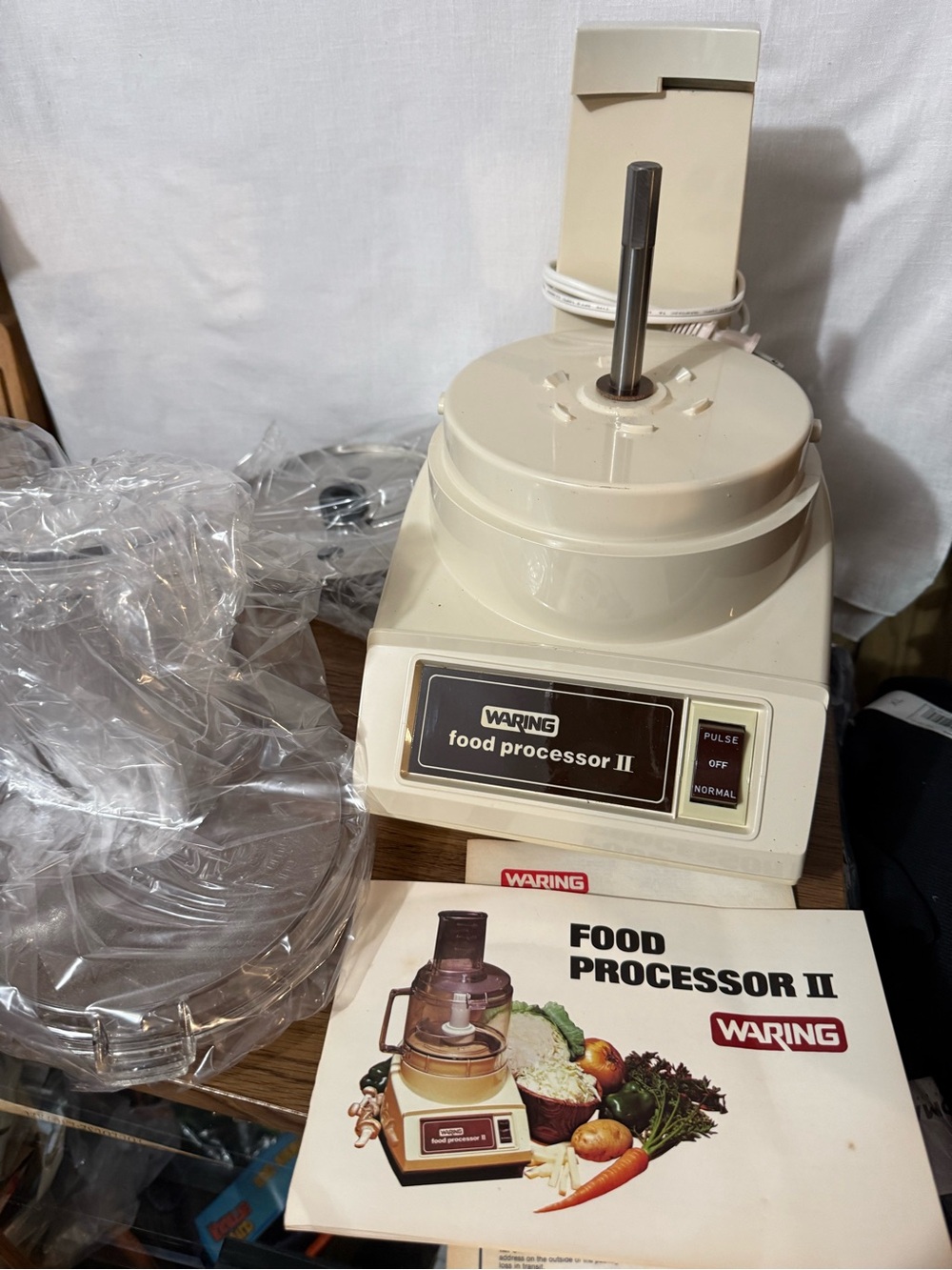 Vintage Waring Food Processor II in Cream